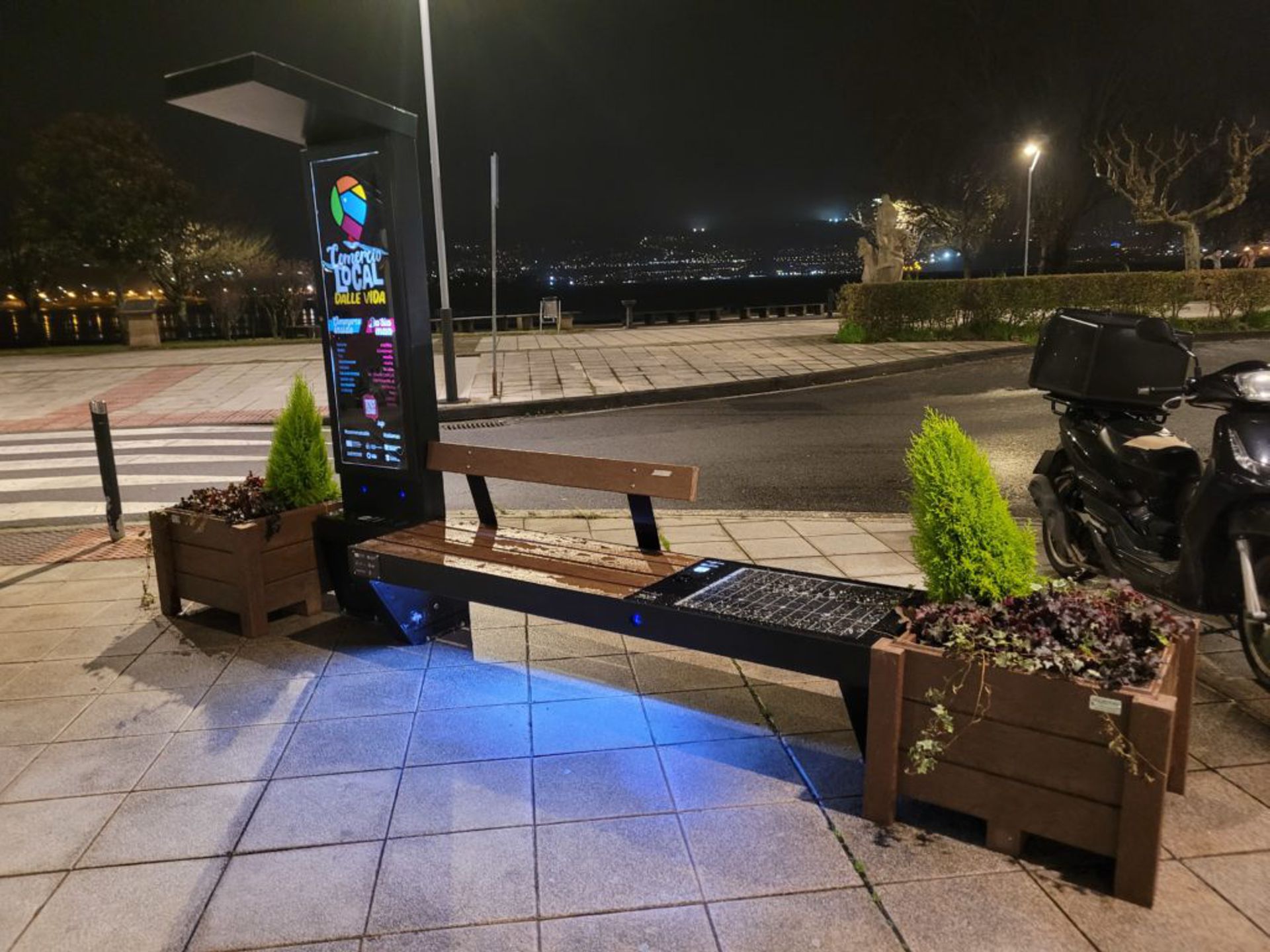 VIVA Smart Bench Spain